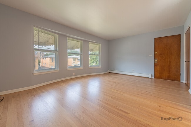 Building Photo - 8417 W Berwyn Ave
