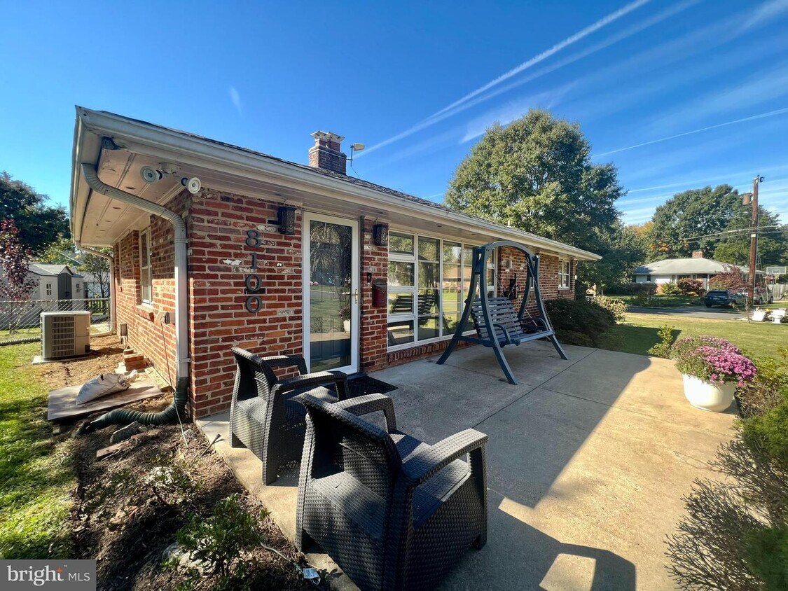 Primary Photo - 8100 Carlyle Pl