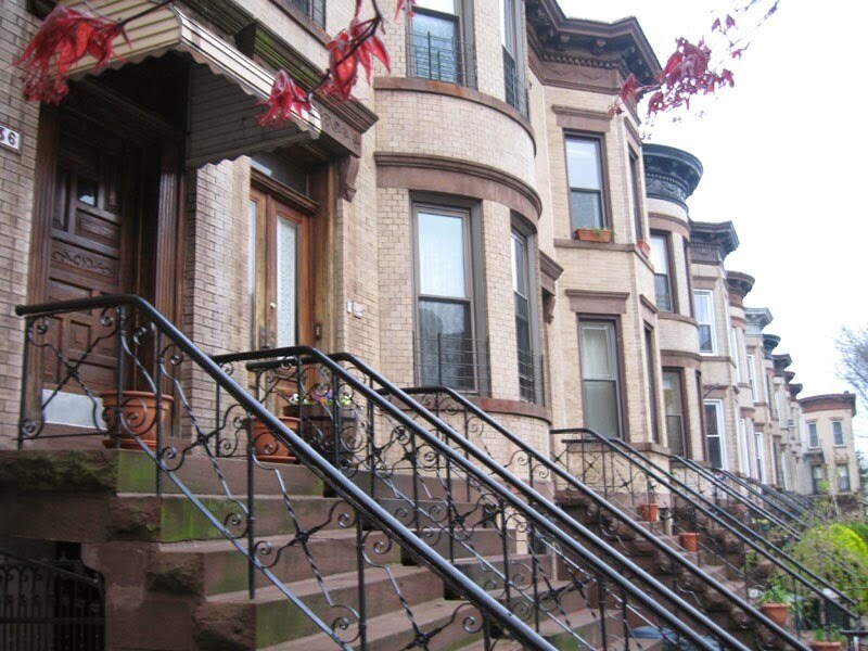 Foto principal - 236 E 5th St