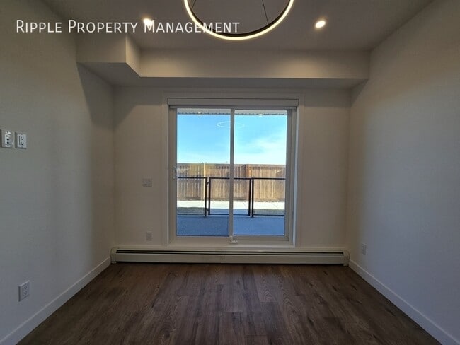 Photo du bâtiment - AMAZING 2 BEDS, 2 BATHS APARTMENT/CONDO | PRIVATE BALCONY