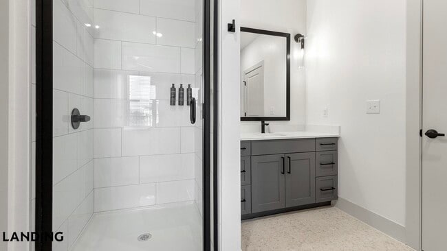 Building Photo - 18111 La Cantera Terrace