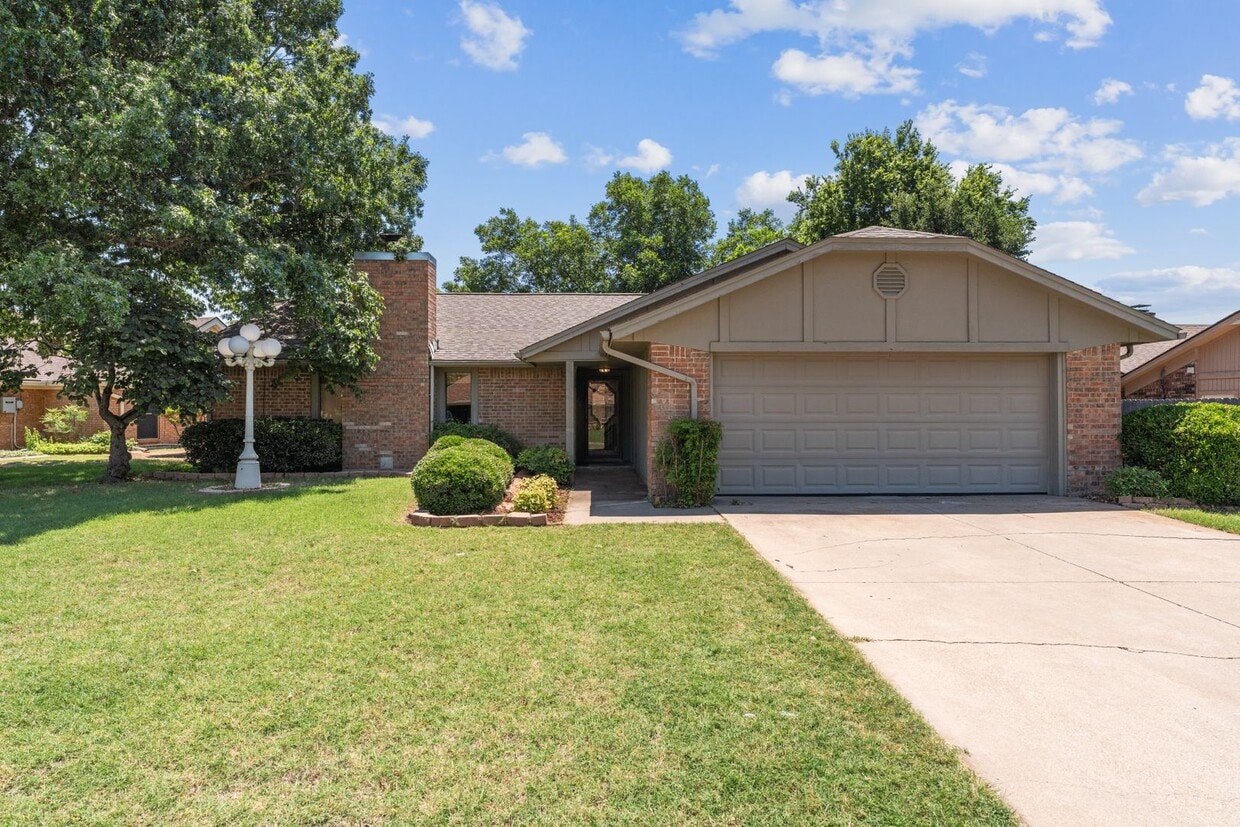 Foto principal - Well-Kept Home in Crosby Park Estates