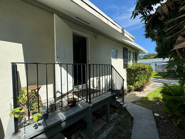 Rear Entrance & Porch - 934 SW 8th Ct