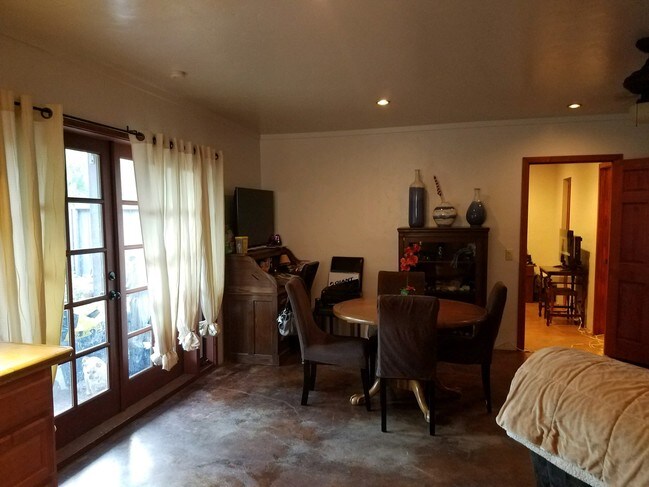 Foto del edificio - 1660 N Topanga Canyon Blvd