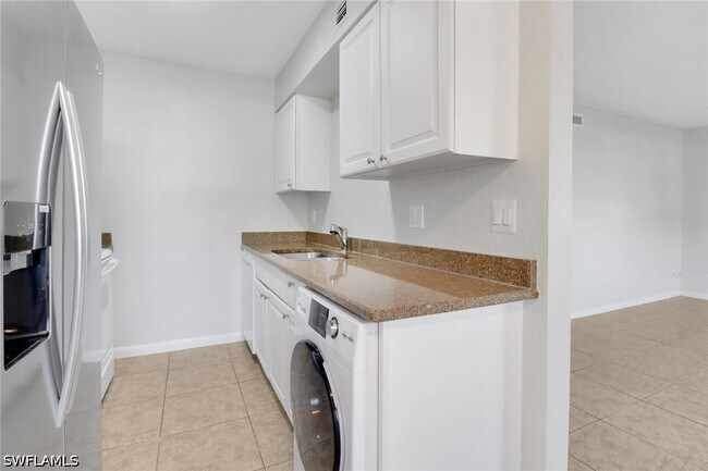 Foto del edificio - 4635 Bayshore Dr