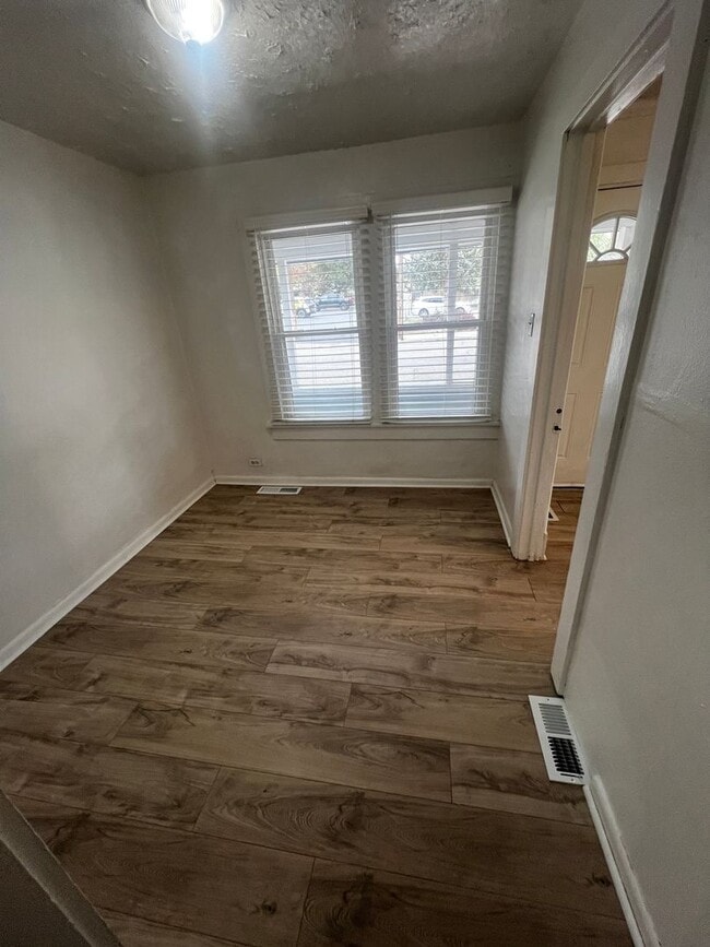 Building Photo - Charming 3-bedroom, 1-bath home