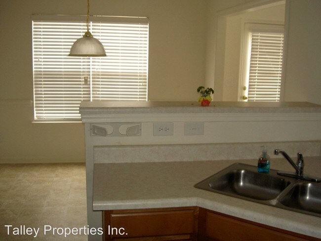 Building Photo - 7618 Hidden Creek Dr