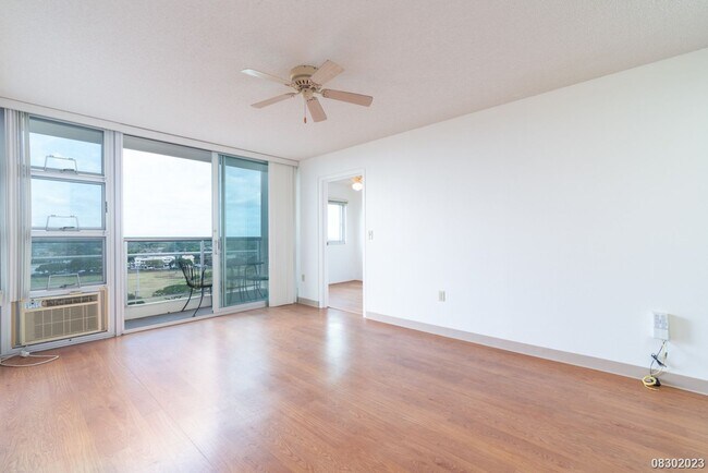 Foto del edificio - 3BR/1BA IN SECURED BLDG (Pets Negotiable) PLANTATION TOWN APTS (Waipahu)