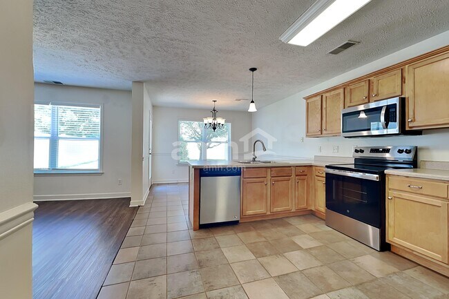 Foto del edificio - 1504 Beaconcrest Cir