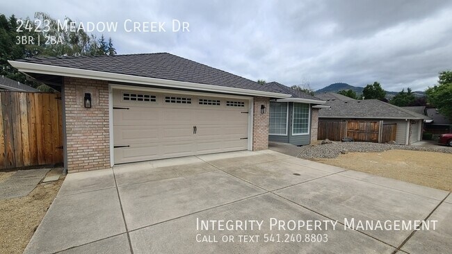 Foto del edificio - 2423 Meadow Creek Dr