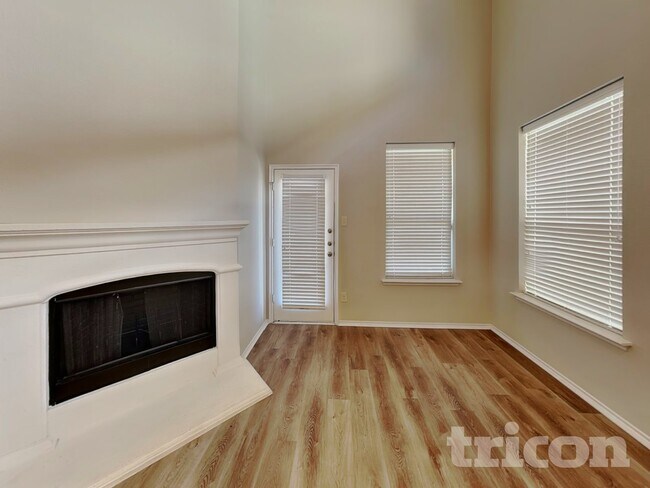 Foto del edificio - 247 Haywood Cir