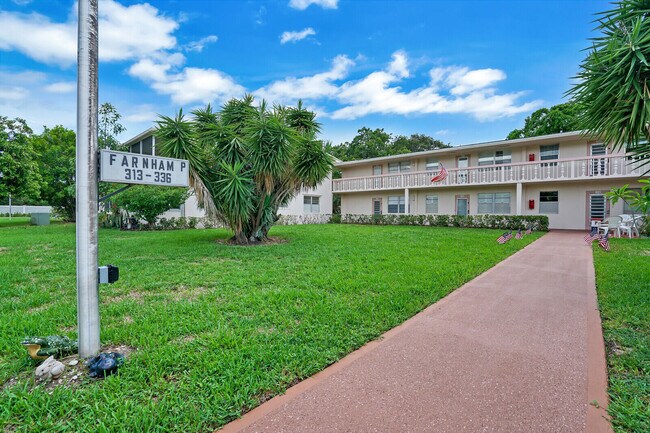 Foto del edificio - 316 Farnham Cir