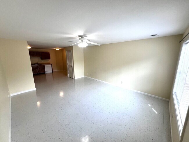 Foto del edificio - 9103-4E Pembroke Rd