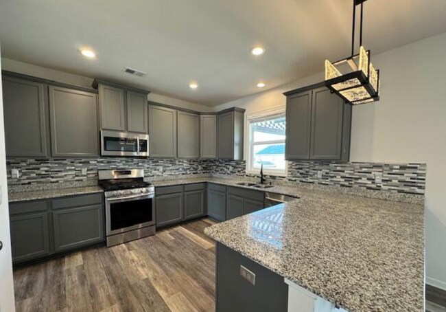 Building Photo - 566 Burnaby Ct