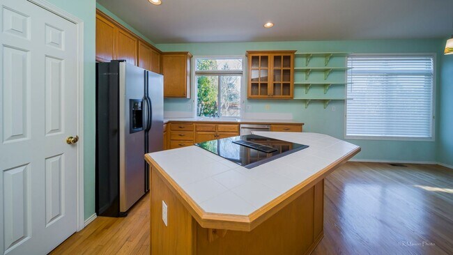 Building Photo - Amazing & spacious 4 bed plus office, 2.5 ...