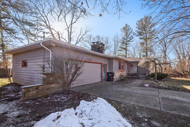 Foto del edificio - 1320 54th St SE