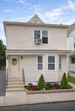 Building Photo - 194 Jerome Pl