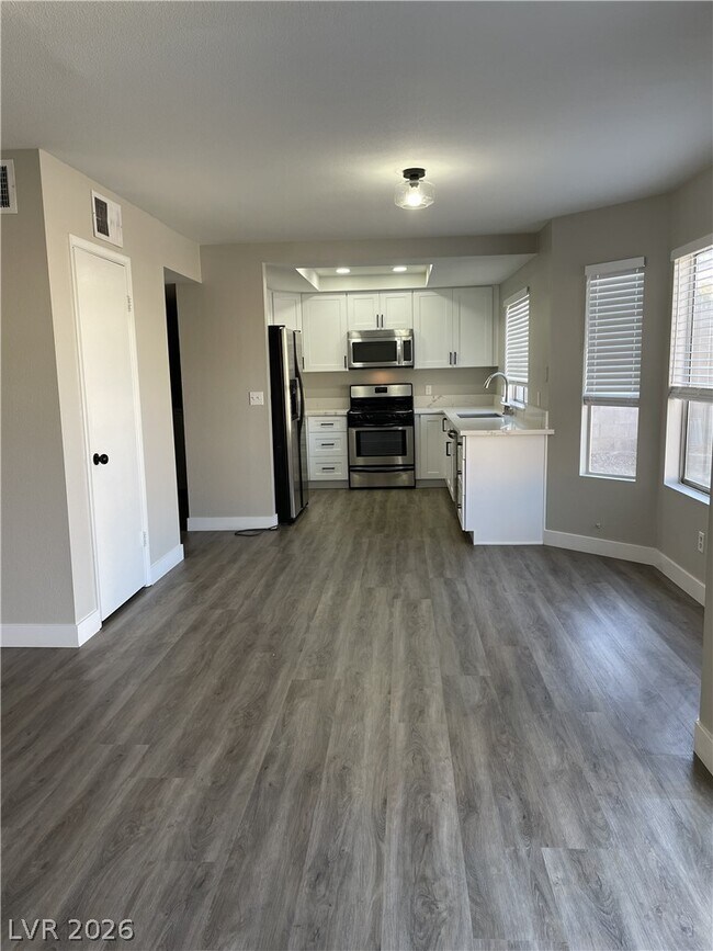 Foto del edificio - 2840 Belleza Ln