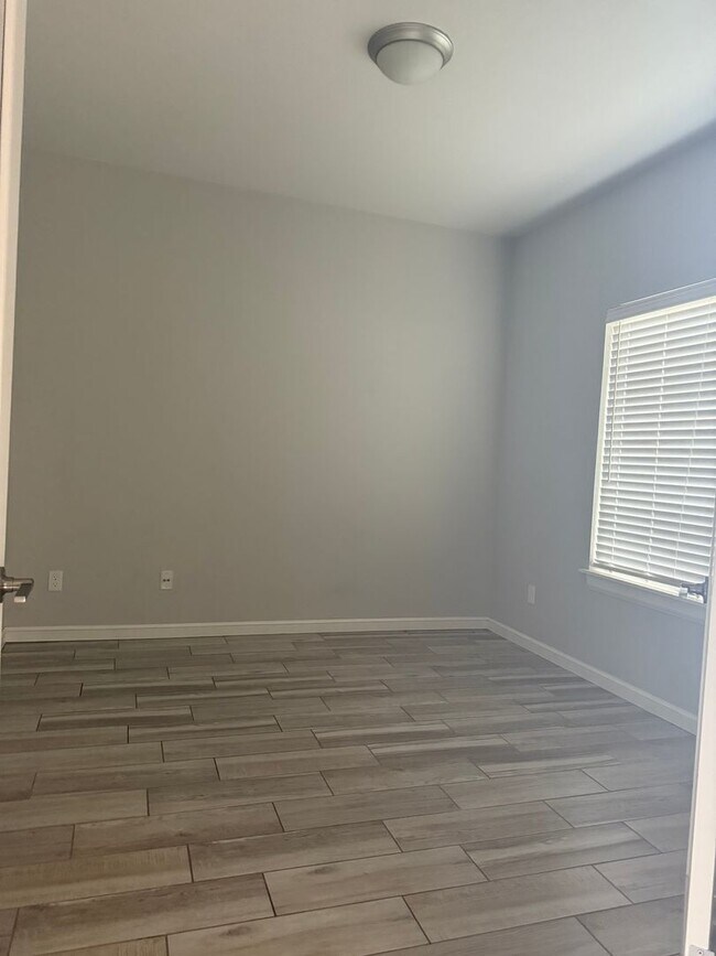 Foto del edificio - Amazing 3 bed 2 bath duplex near NW 122nd St