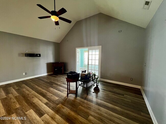 Building Photo - 200 Winborne Loop