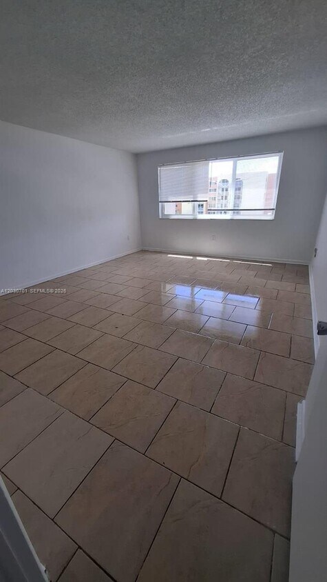 Building Photo - 6950 Miami Gardens Dr