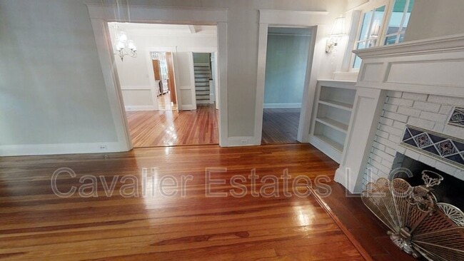 Building Photo - 810 S Packwood Ave