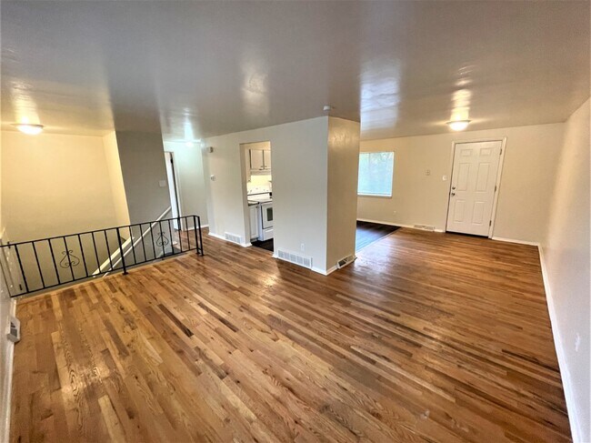 Foto del edificio - 9618 Lou Dr