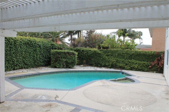 Building Photo - 9882 Kings Canyon Dr
