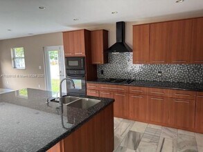 Building Photo - 200 NE 44th St