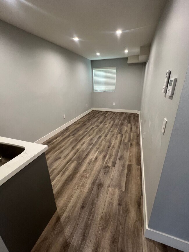 Foto del edificio - 14759 Friar St