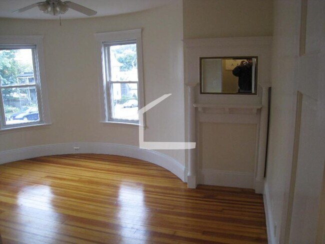 Building Photo - No Brokers Fee, Parking Included, In-Unit ...