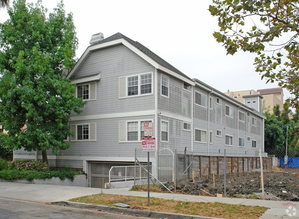 Foto del edificio - 835 N Croft Ave
