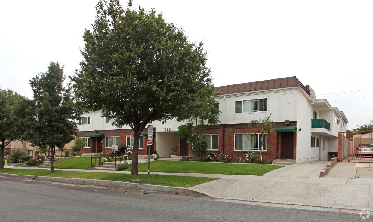 Primary Photo - Thompson Apartments