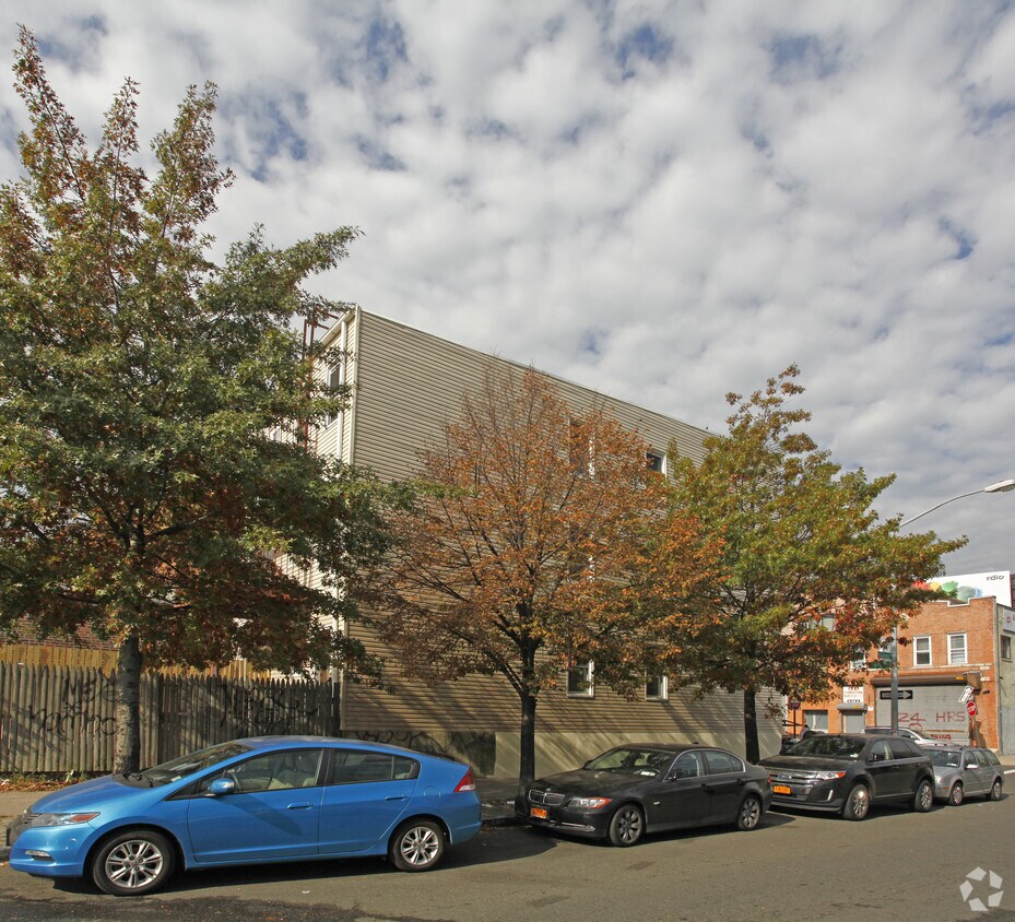 Building Photo - 122 Clay St