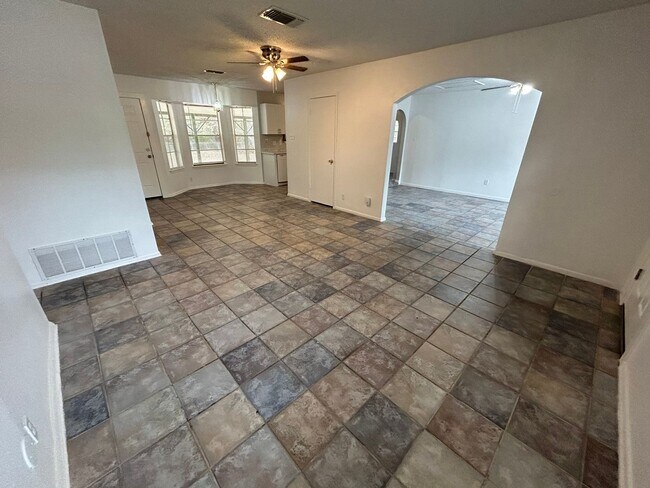 Foto del edificio - **APPLICATION RECEIVED** *MOVE IN SPECIAL* Tucked Away on a Cul-de-Sac | 3-Bedroom San Antonio Home!