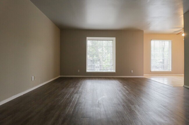 Foto del edificio - 2 Bed / 2 Bath Condo in Central Tulsa!