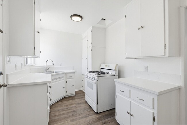 Photo - 4264 W Broadway Apartment