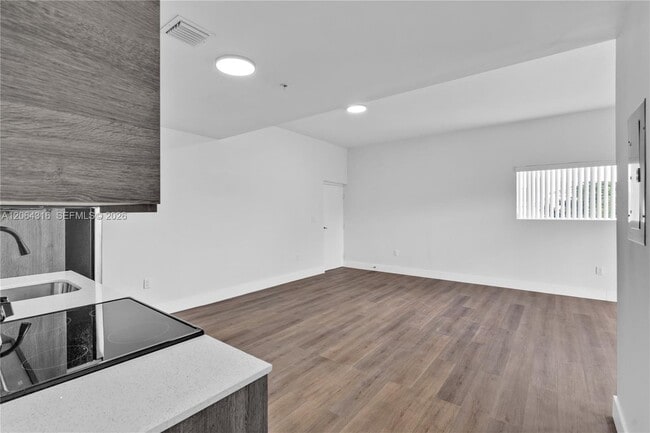 Foto del edificio - 1021 NW 1st St