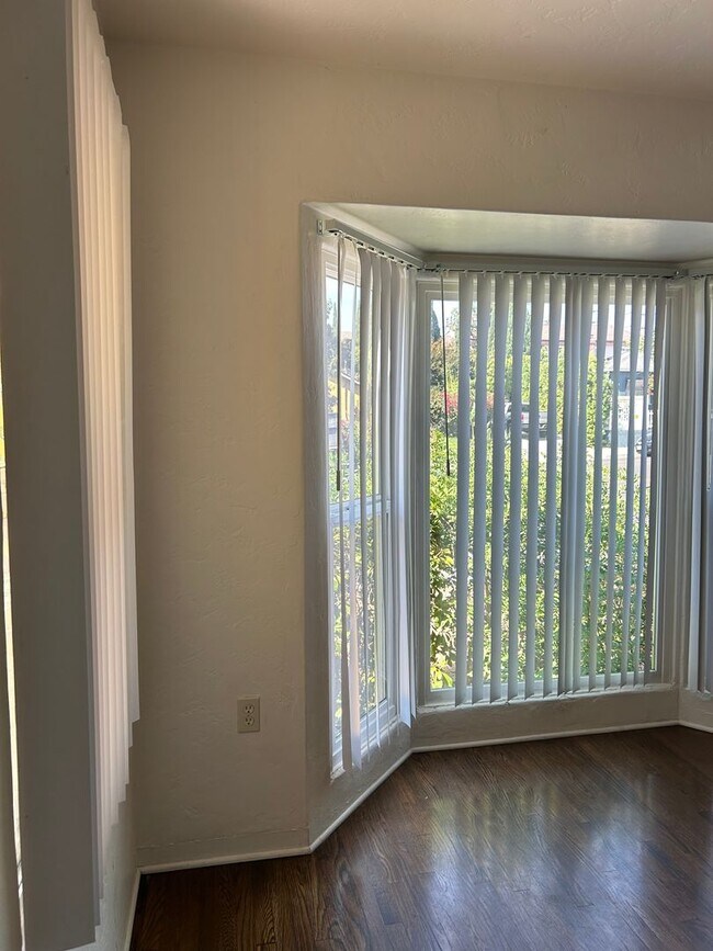 Building Photo - University Height North Park 1Br 1BA singl...