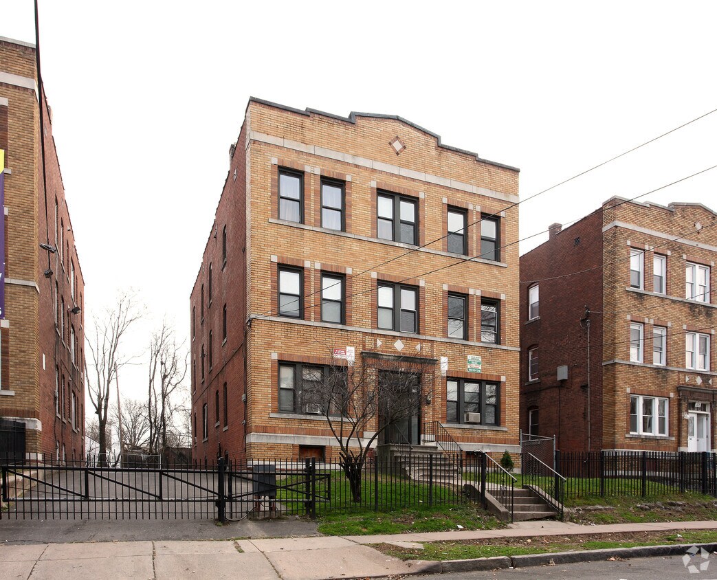 Building Photo - 148-150 Clark St
