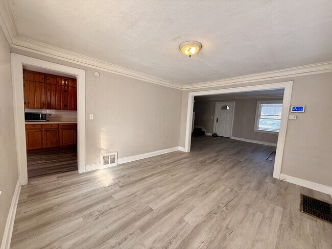 Foto del edificio - 5524 Woodland Ave