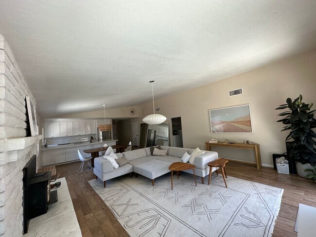 Building Photo - 3 br, 2 bath House - 2768 Chaparral Ln