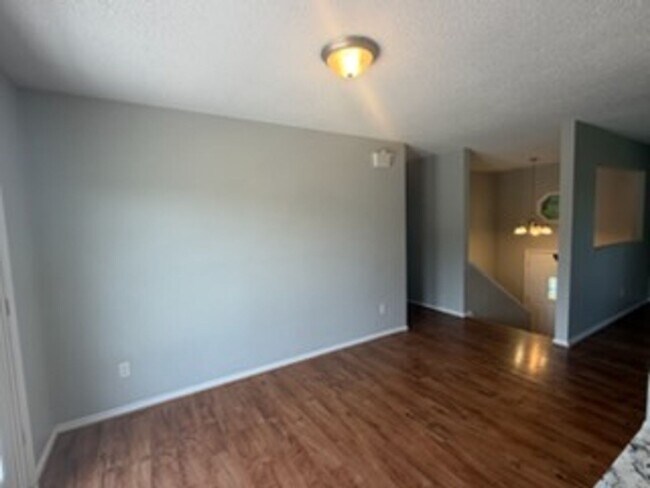 Foto del edificio - 20380 Simmons Rd