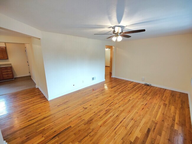 Foto del edificio - *Beautifully Updated 3BD/2BA Single Family Home Available in Whitehall*