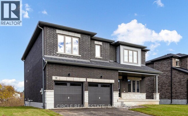 Building Photo - 19 Tulip Cres