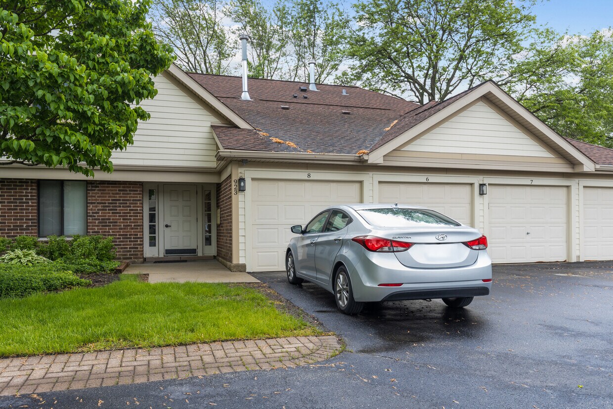 Primary Photo - 923 E Tower Ct