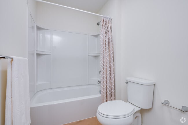 2BR, 2BA - 1,150SF - Bathroom - LUX at Lawrence