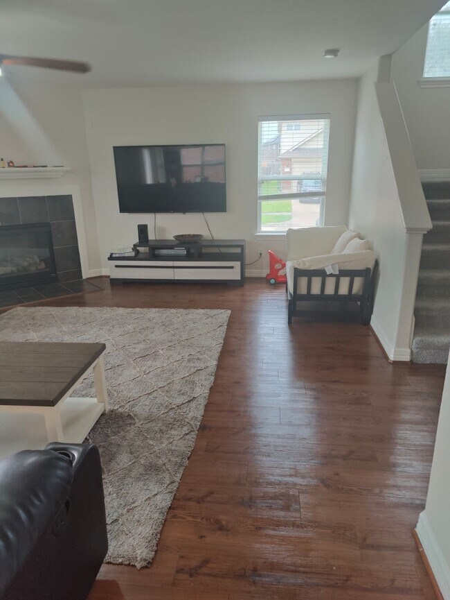 Building Photo - 17923 Hollow Hill Ln