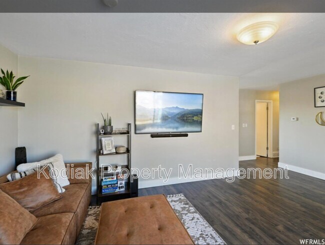 Building Photo - 516 E 100 S