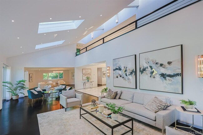 Foto del edificio - 369 E Shore Rd